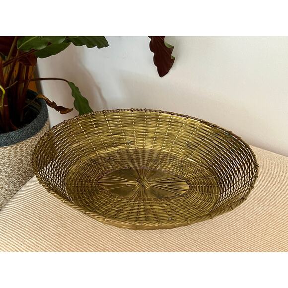 Vintage Brass Woven Basket, Oval Bread Basket, Gold Metal Basket - Picture 4 of 10